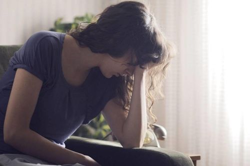 Giận bố mẹ, cô gái động kinh châm lửa tự thiêu