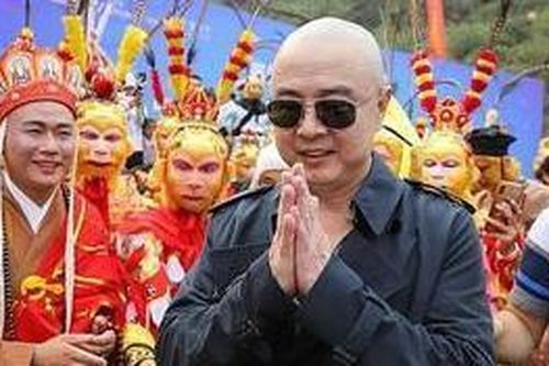 Thầy trò 'Đường Tăng' bị khán giả bao vây tại sự kiện