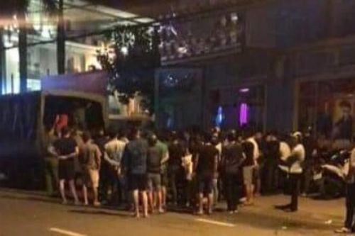 Gần 200 nam thanh nữ tú phê ma túy trong quán bar ở Đồng Nai