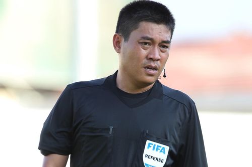 Trọng tài FIFA Việt Nam ngất xỉu tại buổi kiểm tra thể lực