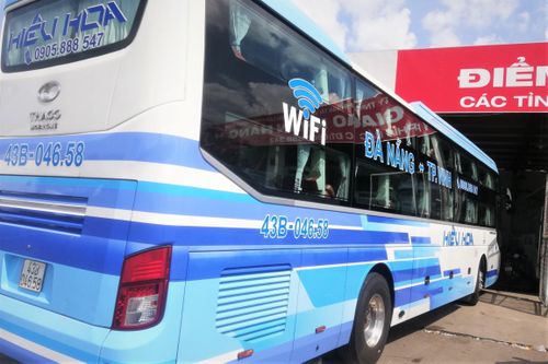 Đuổi việc nhân viên nhà xe đánh hành khách