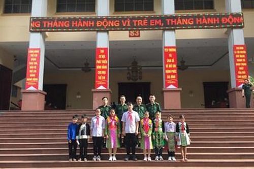 Chiến sĩ 'quân hàm xanh' vun trồng mầm xanh biên cương