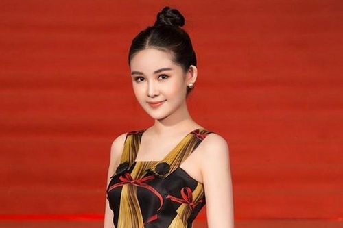 Lê Âu Ngân Anh sang chảnh với set đồ hơn nửa tỷ gây sốc