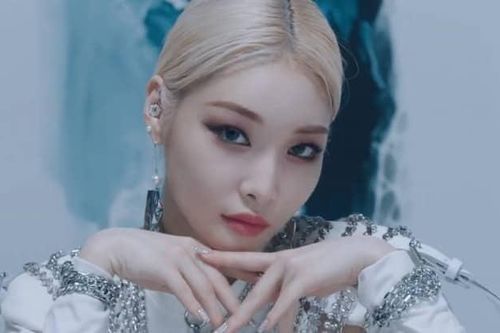 Chungha comeback với MV 'Snapping': Mê hoặc và nóng bỏng đến nghẹt thở