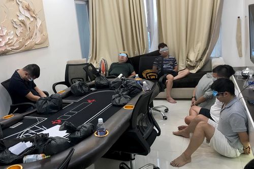 Bắt sòng bạc poker tại chung cư hạng sang ở Sài Gòn