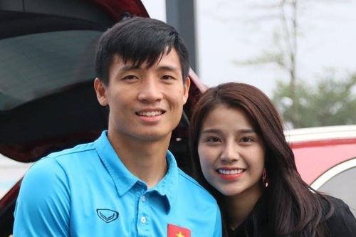 Hình ảnh đầu tiên về lễ ăn hỏi của Bùi Tiến Dũng với bạn gái