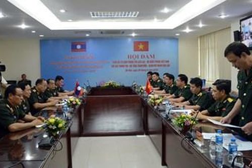 Ký Bản ghi nhớ kỹ thuật về thiết lập đường thông tin nóng giữa Bộ Quốc phòng hai nước Việt Nam - Lào