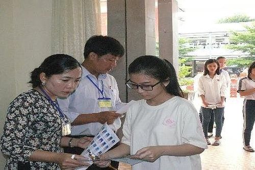Hơn 9.100 sĩ tử Đất Mũi bước vào ngày thi đầu Kỳ thi Quốc gia 2019