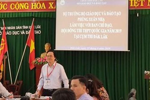 Bộ trưởng Phùng Xuân Nhạ yêu cầu giám thị phải kiểm tra từng ngóc ngách trong phòng thi