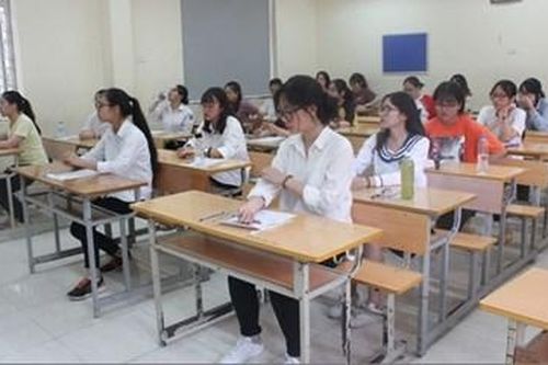 Đình chỉ một thí sinh, hai giám thị vì để lọt đề Ngữ văn lên mạng