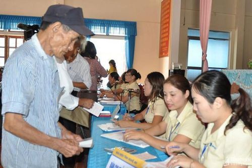 Tiện ích khi chi trả lương hưu qua thẻ ATM
