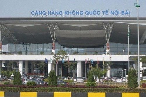 Bị nhắc nhở đỗ xe sai quy định, tài xế taxi rút dao uy hiếp nhân viên an ninh sân bay Nội Bài