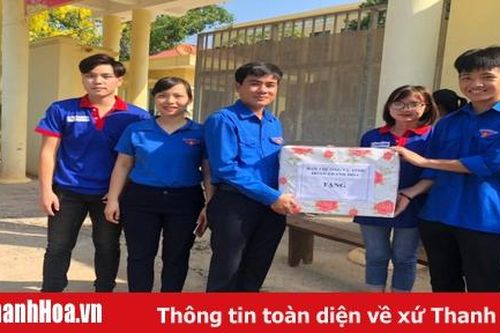 Thăm, tặng quà và động viên các đội hình tình nguyện 'Tiếp sức mùa thi'