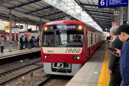 Thế giới Thế giới toàn cảnh Ngành đường sắt Tokyo khuyến khích khách sử dụng tàu hỏa vào giờ cao điểm