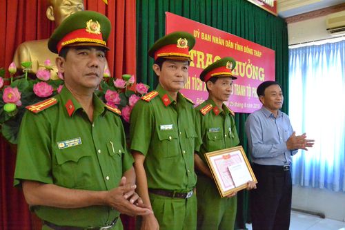 Chủ tịch UBND tỉnh trao thưởng lực lượng Công an bắt 7,2 kg ma túy