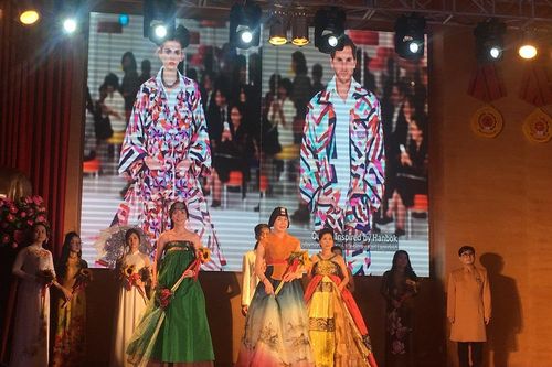 Hanbok, Áo dài cùng 'đua sắc' tại đêm hội Passion Show in Hanoi