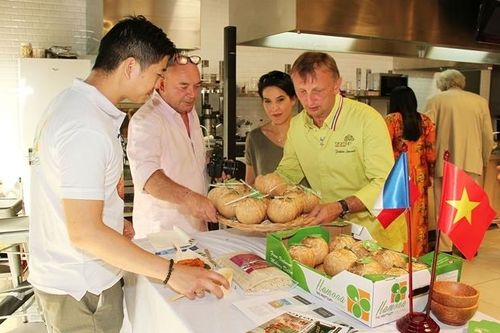 Quảng bá nông sản Việt Nam tại Pháp