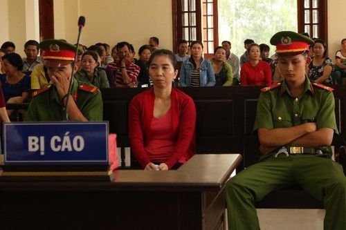 Chủ hụi lừa hơn 2 tỷ đồng của 139 hụi viên hầu tòa