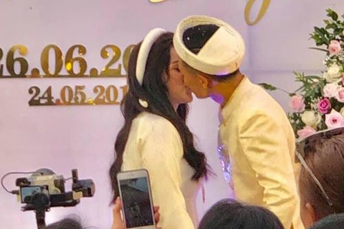 Đám hỏi hoành tráng của trung vệ Bùi Tiến Dũng và hot girl Khánh Linh