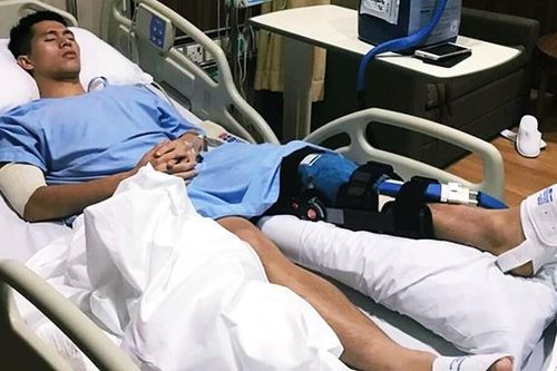 Xót xa hình ảnh Đình Trọng 'thân cô thế cô' hẫu phẫu thuật thành công