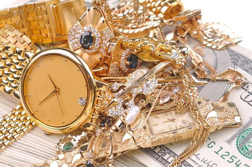 Tranh thủ giá vàng cao, dân Mỹ đổ xô bán trang sức cũ