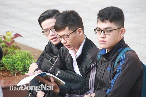 Thí sinh bước vào dự thi 3 môn trong bài thi tổ hợp