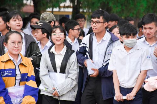 Kết thúc môn Ngoại ngữ, nhiều thí sinh Gia Lai hoàn tất 'vượt vũ môn'