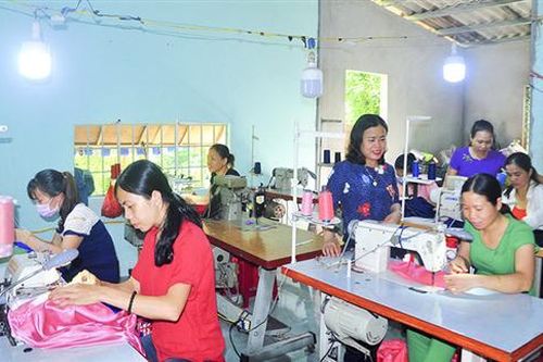 Nỗ lực tạo việc làm cho phụ nữ nông thôn Hải Lăng
