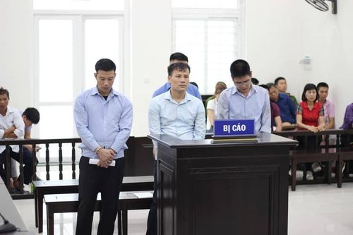 Dùng bình xịt hơi cay cướp taxi, cặp đôi song 'Tú' lĩnh 27 năm tù
