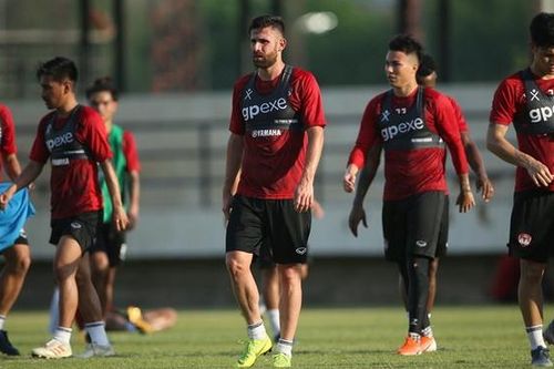 Đội bóng của Văn Lâm bạo chi, quyết 'vượt cạn' tại Thai League