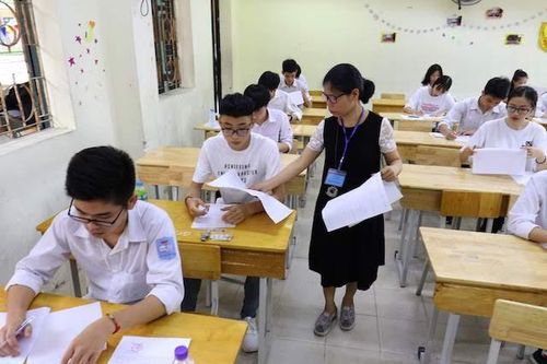 Bốn thí sinh phải thi lại với đề dự bị do lỗi của cán bộ coi thi
