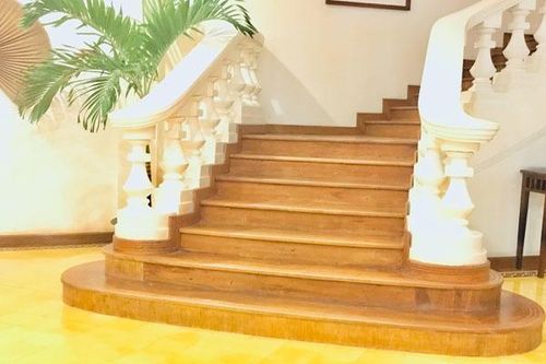 Người mẹ khóc khi bắt gặp con gái 17 tuổi và bạn trai yêu nhau trong phòng