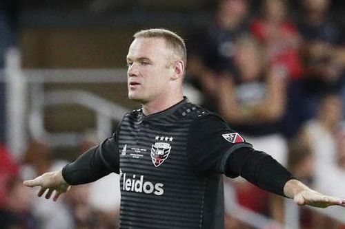 Rooney ghi siêu phẩm bàn thắng từ giữa sân