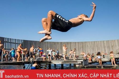 Muôn kiểu hạ nhiệt của người dân châu Âu trong đợt nắng nóng kỷ lục