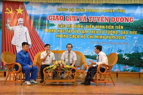 Xây dựng các mô hình, điển hình tiên tiến làm theo gương Bác