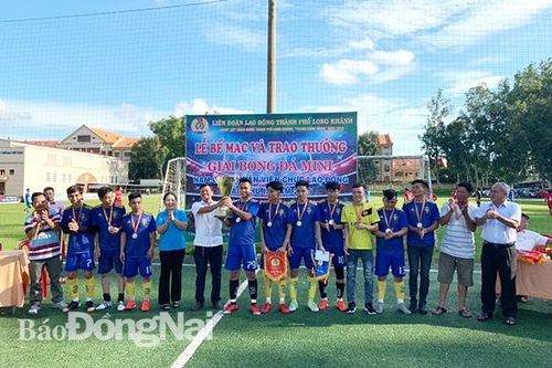 Bế mạc giải bóng đá công nhân viên chức lao động