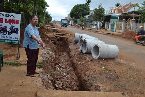 Thi công mương thoát nước đường liên xã Ia Sao-Ia Yok:Người dân chưa đồng thuận