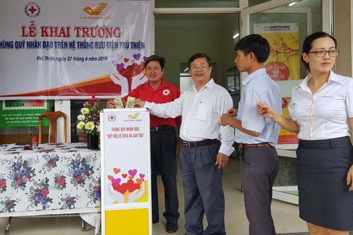 Phú Thiện: Khai trương 'Thùng quỹ nhân đạo' trên hệ thống bưu điện