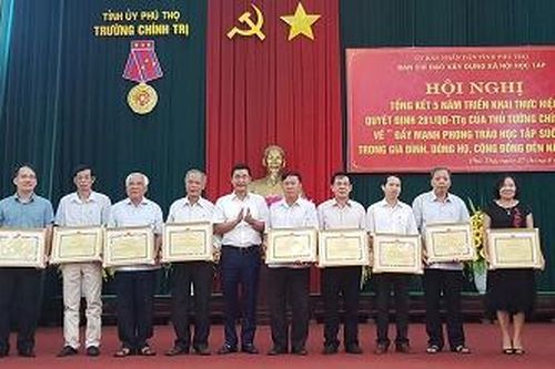 Đẩy mạnh phong trào học tập suốt đời trong gia đình, dòng họ, cộng đồng
