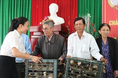 Chính trị - Xã hội Chính trị - Xã hội Trao 'cần câu' và còn hơn thế nữa...