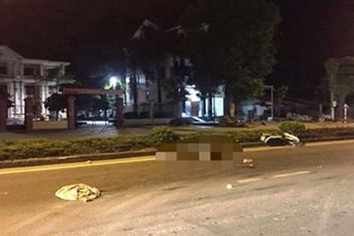 Nghệ An: Làm rõ 2 thanh niên tử vong cạnh xe máy giữa đường