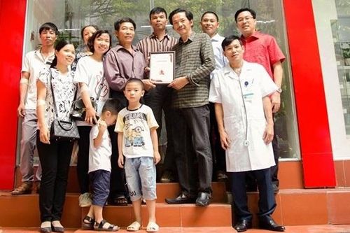 Kỷ niệm Ngày Gia đình Việt Nam: Cả gia đình đi hiến máu
