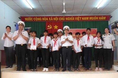 Đồng hành cùng hậu phương chiến sĩ hải quân