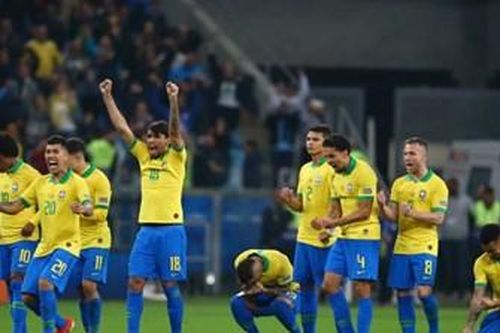 Brazil vào bán kết nhờ chấm 11m