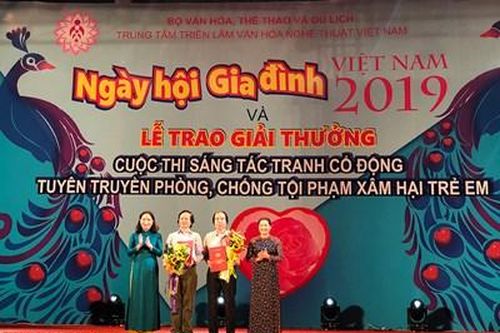 Trao giải thưởng cuộc thi sáng tác tranh cổ động tuyên truyền phòng, chống tội phạm xâm hại trẻ em