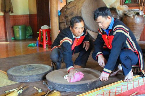 Níu giữ hồn thiêng đại ngàn: Nỗi niềm nghệ nhân