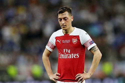 Arsenal bất lực với 'ông kễnh' Ozil
