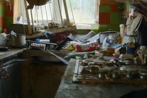Hình ảnh gây sốc trong căn nhà 5 năm không đổ rác được lột xác