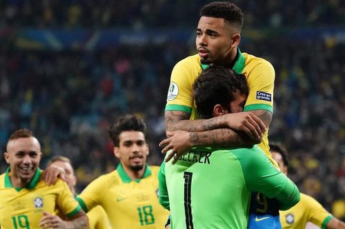 Brazil lạc nhịp samba, Gabriel Jesus thành cứu tinh