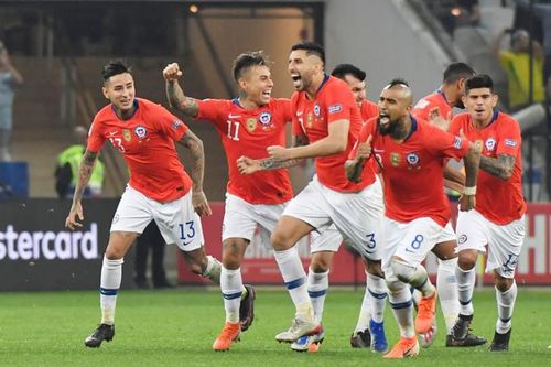 Alexis Sanchez 'kết liễu' Colombia, Chile bay vào bán kết
